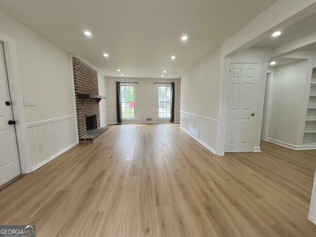 Building Photo - 2907 Clearbrook Dr