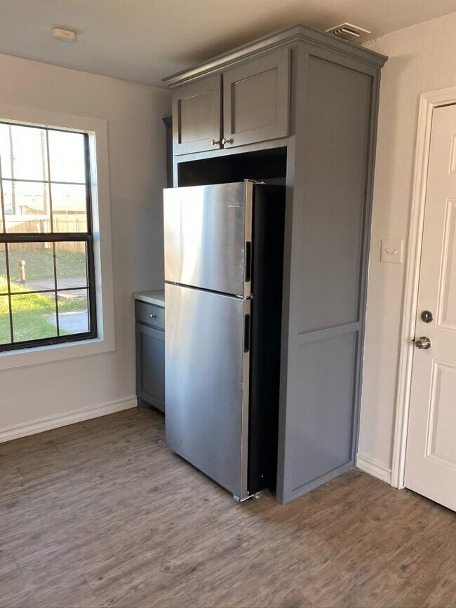 Building Photo - 3506 E Baylor St