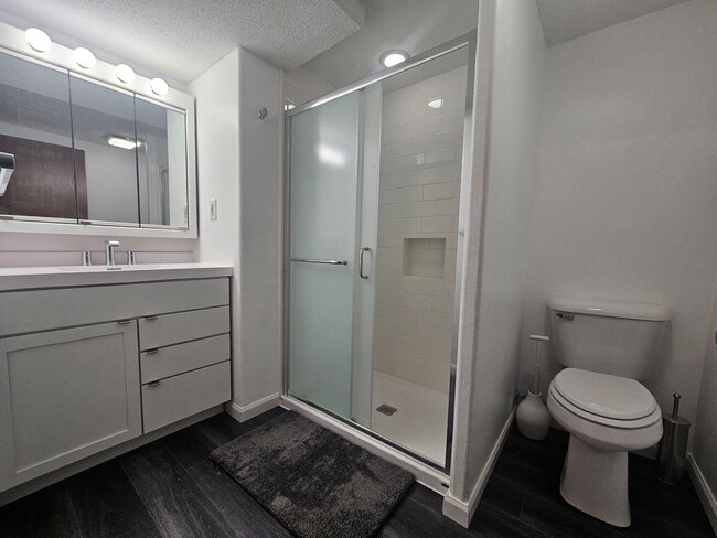 Building Photo - 2 Bedroom 2 Bath Corner Lot, In Small Town Fairfax