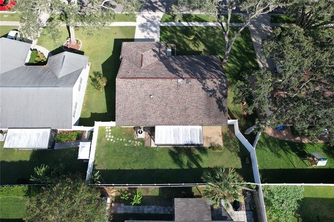 Building Photo - 210 Foxwood Dr