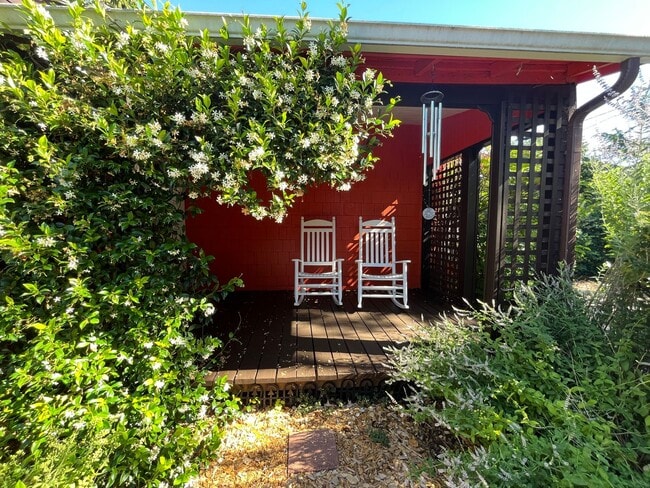 Building Photo - Charming Red Cottage with Lush Garden Spac...