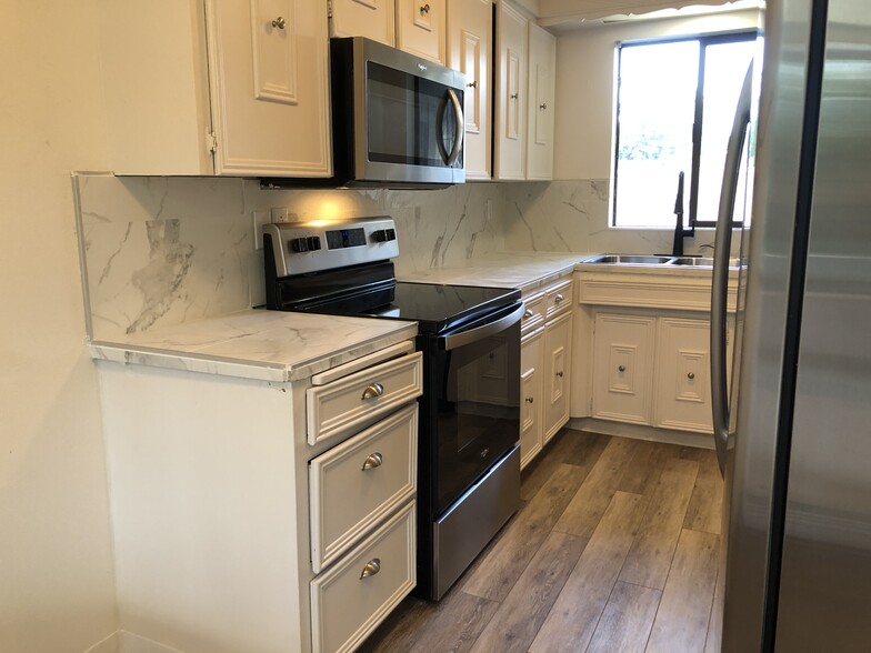 Large side x side fridge - 1471 Rainier Court