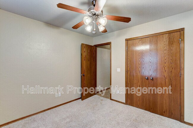 Building Photo - 500 Loyd Ln