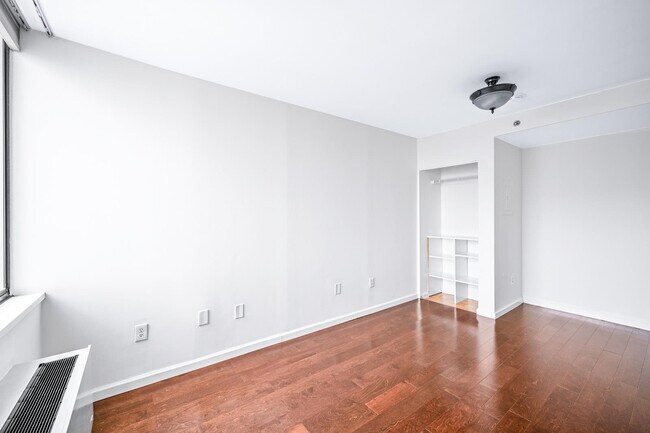Building Photo - 45 River Dr S
