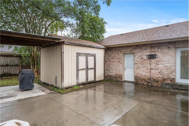 Building Photo - 13737 River Canyon Dr