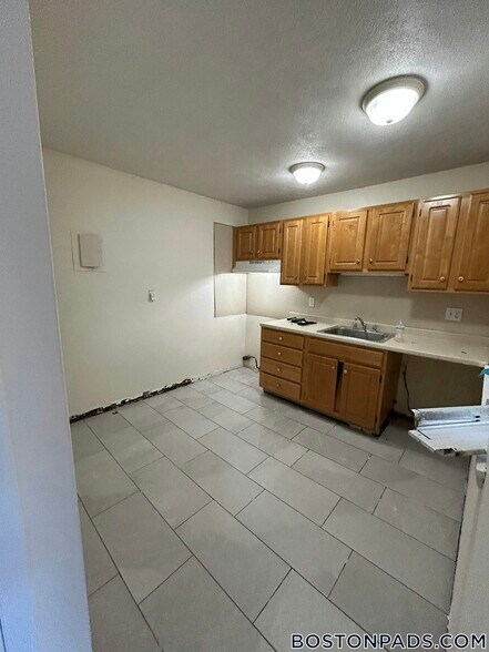 Building Photo - 84 Gardner St