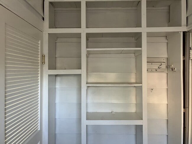 Building Photo - 3210 Oakdale St