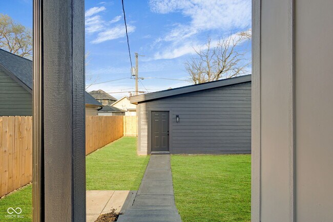 Building Photo - 1025 Churchman Ave
