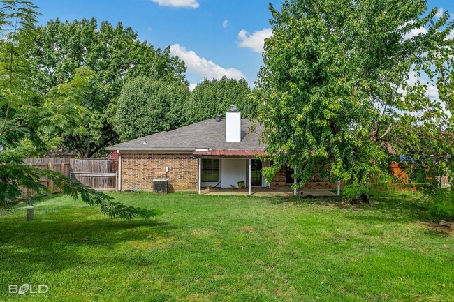 Building Photo - Check Out This 3 Bedroom 2 Bath Close to B...