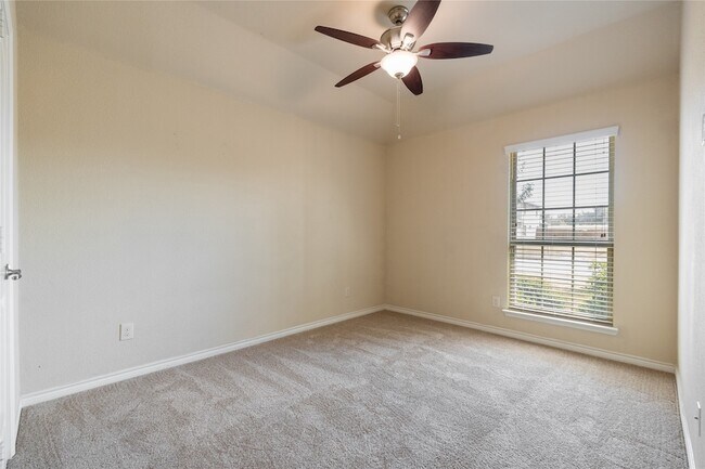 Building Photo - 1112 Hiddencreek Dr