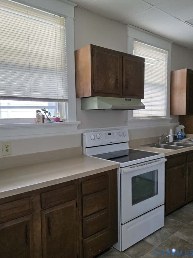 Building Photo - 2702 Seminary Ave