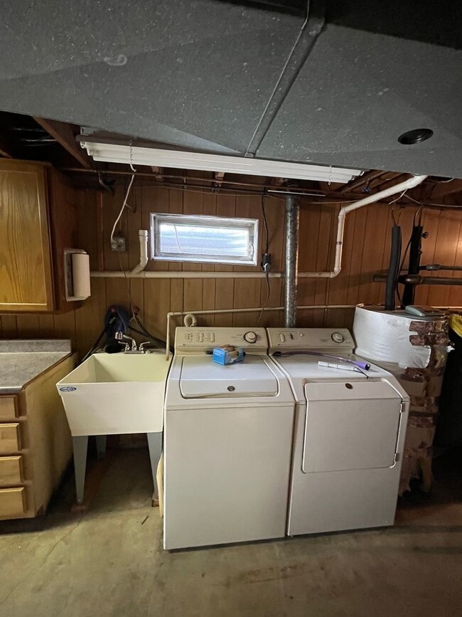 Building Photo - Beautifully Renovated Single-Family Ranch – 3 Beds, 2 Baths