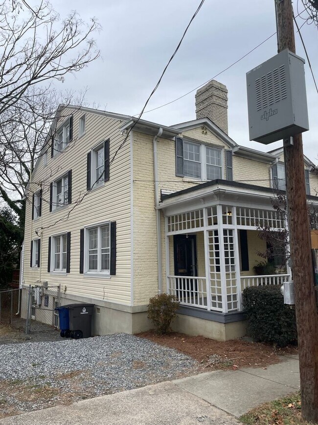 Building Photo - 311-313 N Spring St