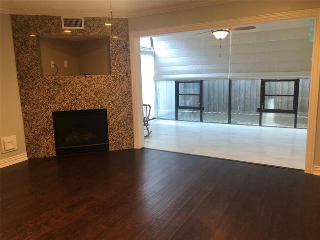 Building Photo - 2330 Lakewood Yacht Club Dr