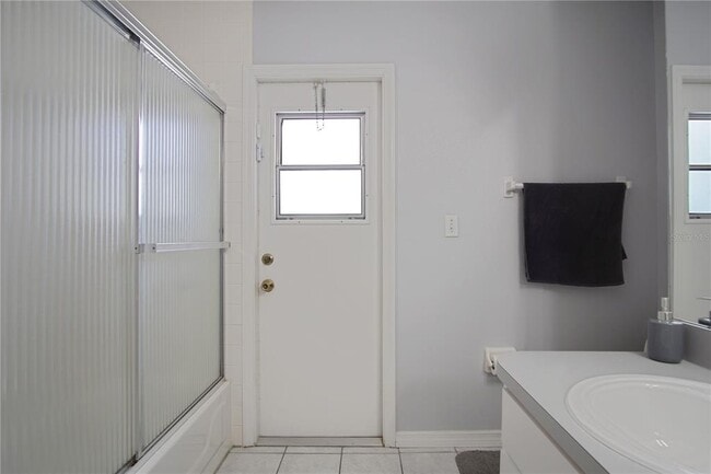 Building Photo - 928 Loma Bonita Dr