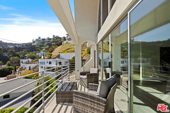 Building Photo - 8435 Franklin Ave