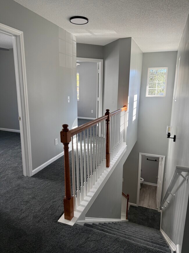 Building Photo - 721 Pebblestone Dr
