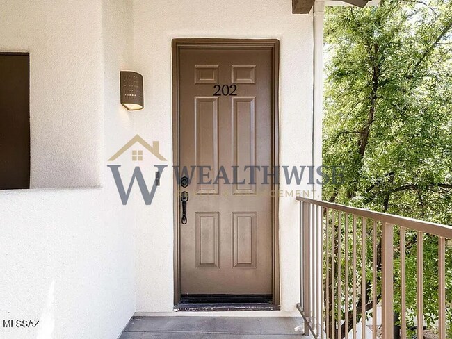 Building Photo - 2010 E River Rd