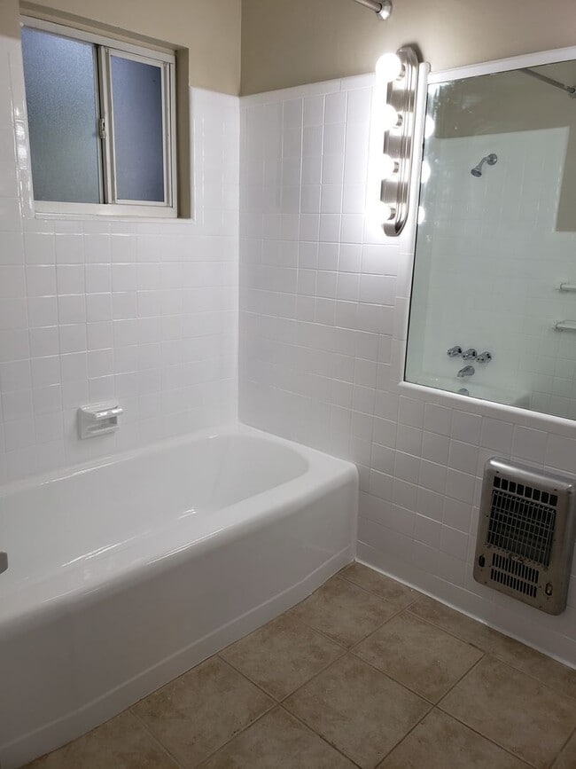 Building Photo - Gorgeous Historic 3/2 in Crystal River!!!