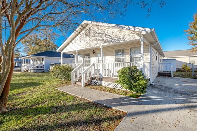 Building Photo - Cute Rental Home Downtown Biloxi