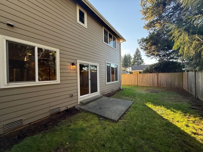 Building Photo - 713 Park Ln