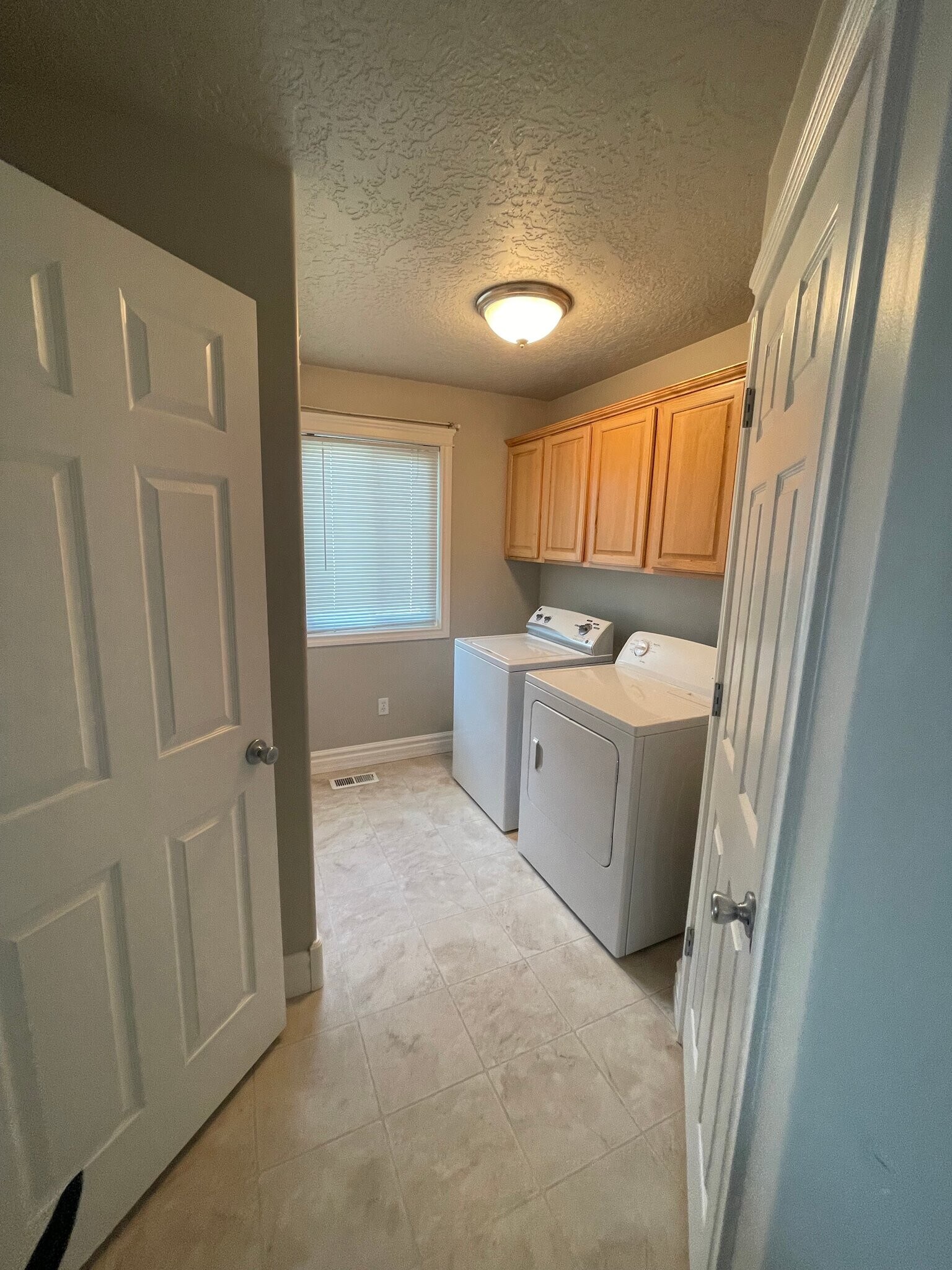 Building Photo - 1127 Elgin Ct