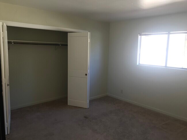 Building Photo - 33037 Agua Dulce Canyon Rd