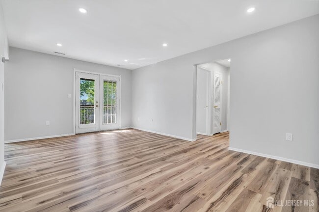 Building Photo - 812 Green Hollow Dr