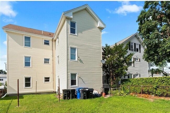 Building Photo - 360 Weeden St