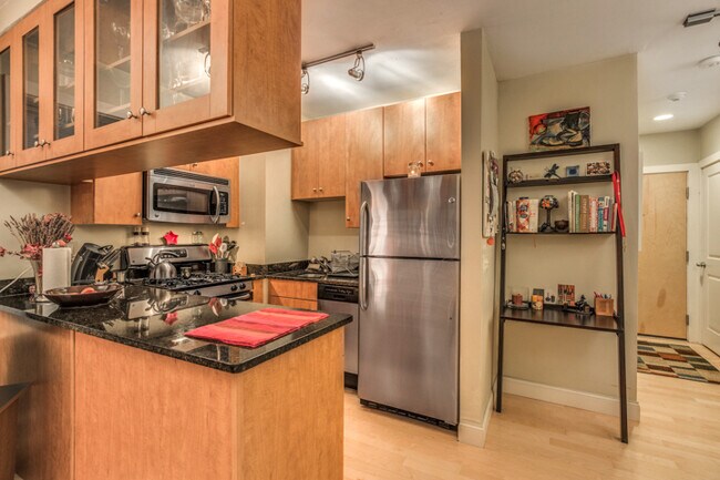 Building Photo - Two Bed Near Northeastern - No Fee