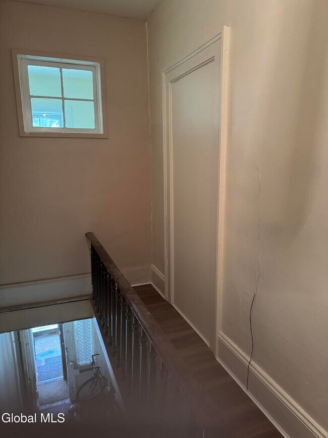 Building Photo - 305 2nd St