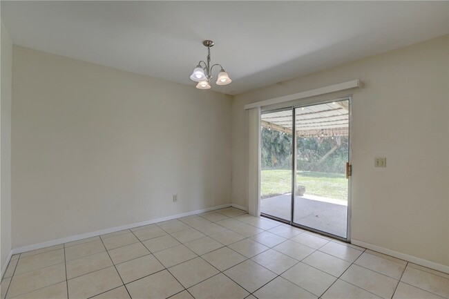 Building Photo - 950 Landsdowne Dr
