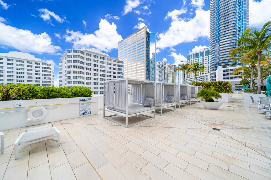 Building Photo - 951 Brickell Ave