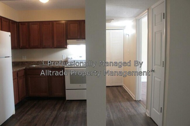 Building Photo - 2020 Peabody Ln