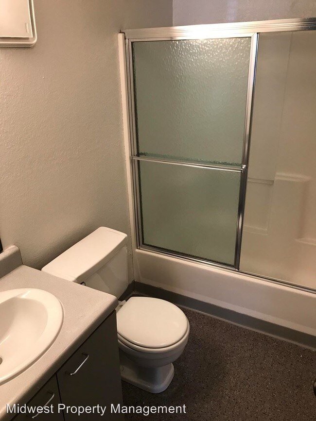 Building Photo - 1903-1905 Massachusetts St