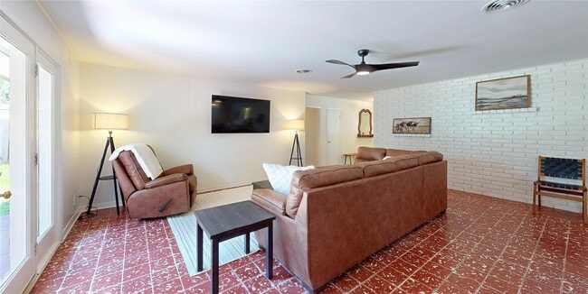 Building Photo - 4826 Waynesboro Dr