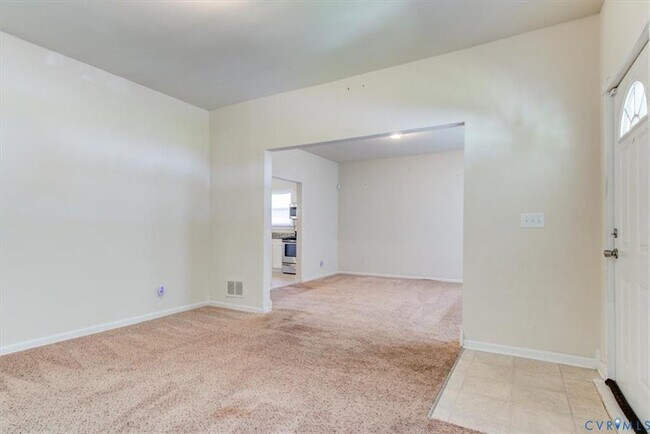 Building Photo - 5 N Oak Ave