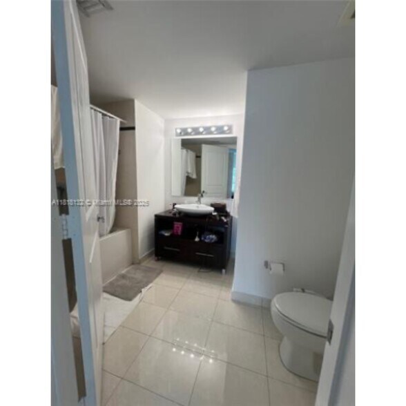 Building Photo - 480 NE 30th St