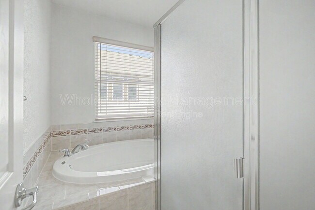 Building Photo - 11081 Independence Cir W