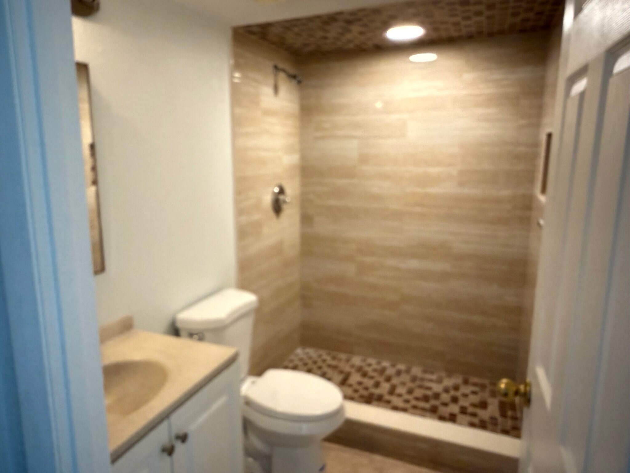 Building Photo - 3131 S Ridgewood Ave