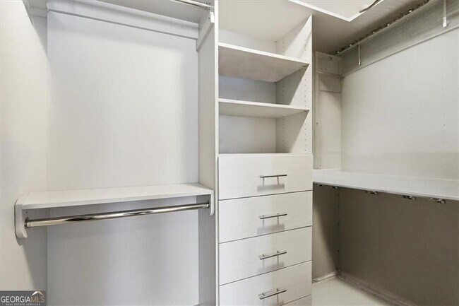 Building Photo - 1250 Breuer Mews NW