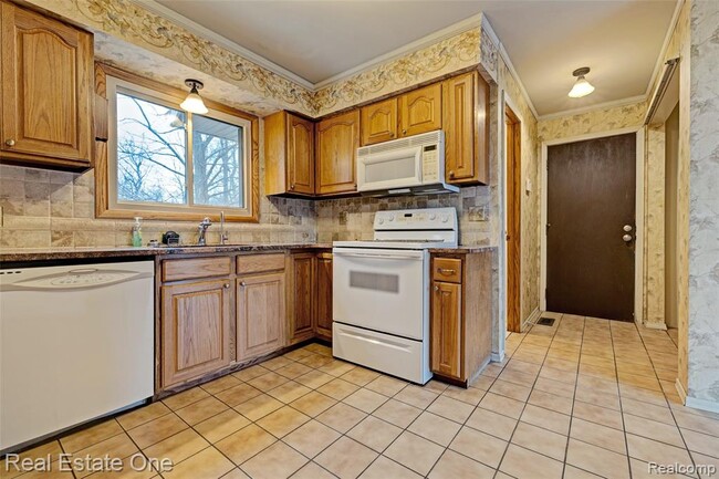 Building Photo - 5307 Metamora Rd