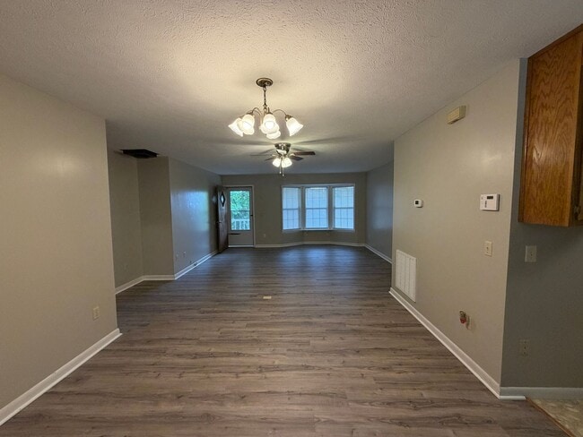 Building Photo - 4084 Friendship Rd