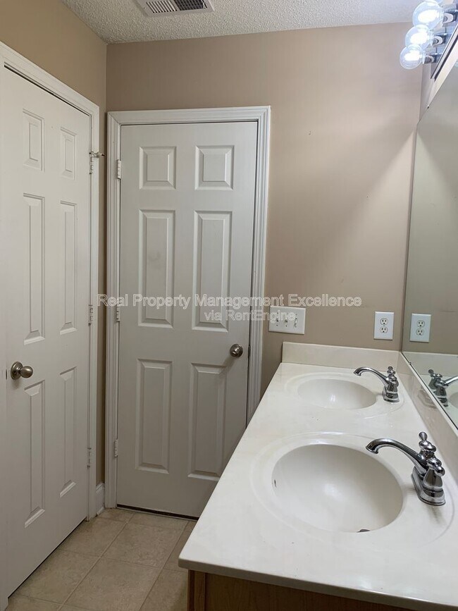 Building Photo - 3124 Mackinac Island Ln