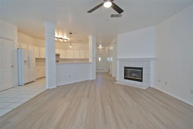 Building Photo - 1401 Haley Gray Dr