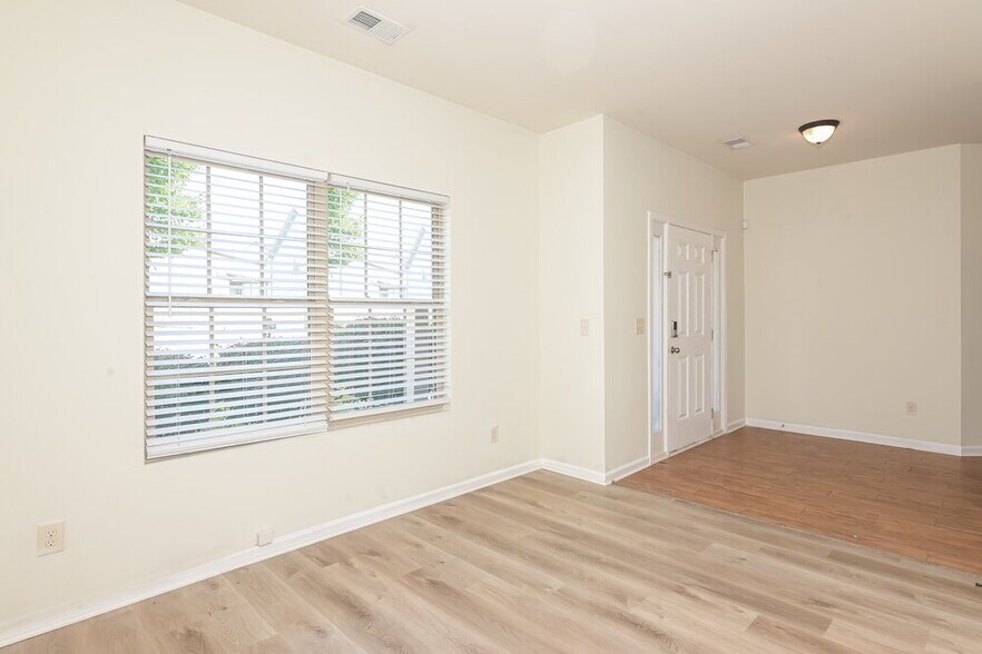 Building Photo - 3563 Walking Stick Way NE