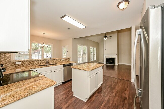 Building Photo - 4340 Cambridge Dr