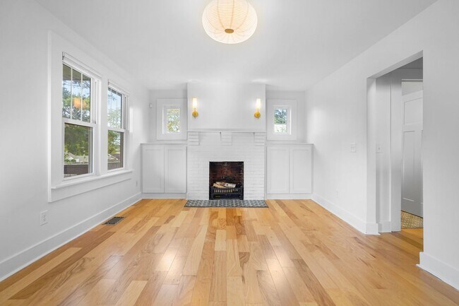 Building Photo - 520 Elgin St