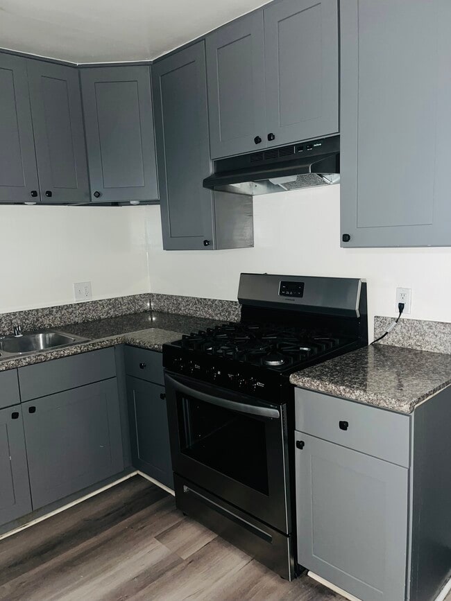 Building Photo - 943 Elden Ave