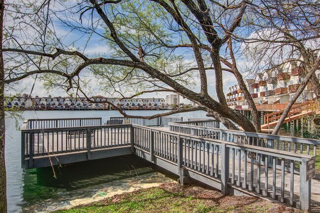 Building Photo - 4902 Lake Palmetto Ln